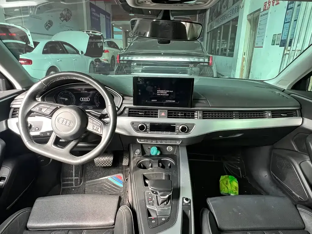 Audi A4L 2021 из CN, фото 4