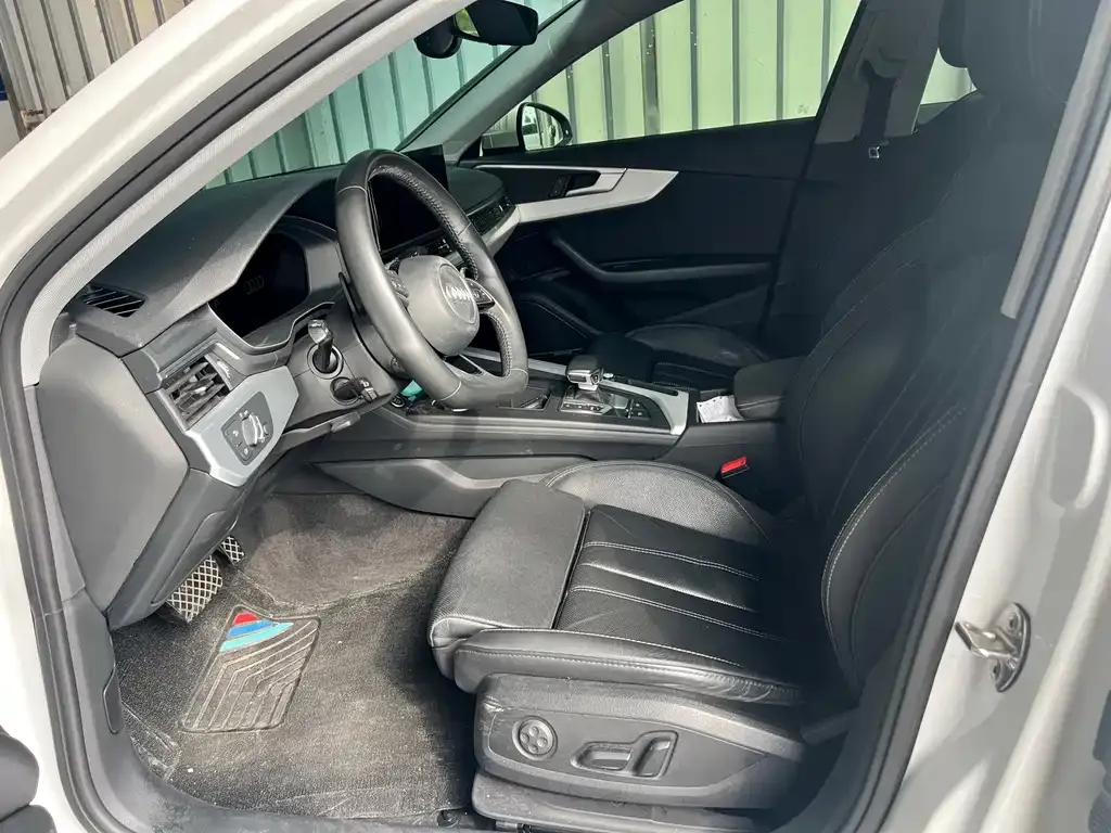 Audi A4L 2021 из CN, фото 5