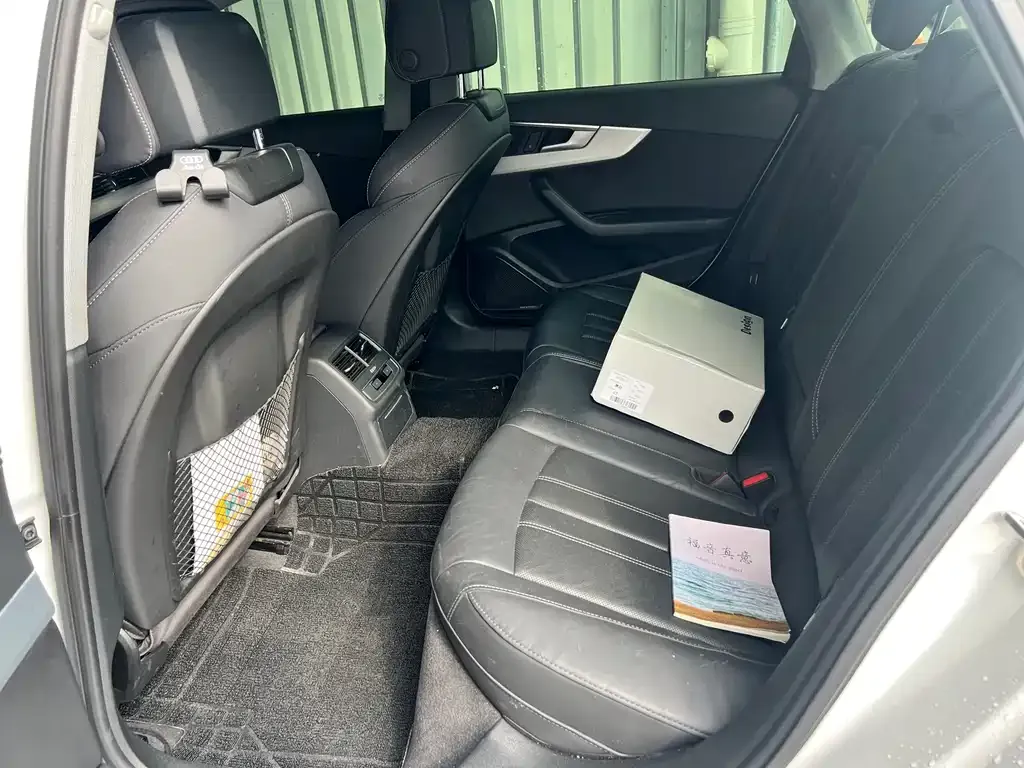 Audi A4L 2021 из CN, фото 6