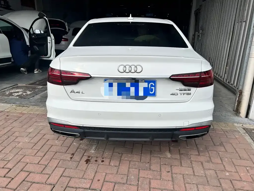 Audi A4L 2021 из CN, фото 8