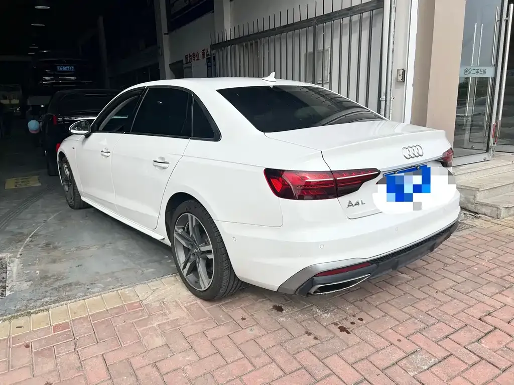 Audi A4L 2021 из CN, фото 9
