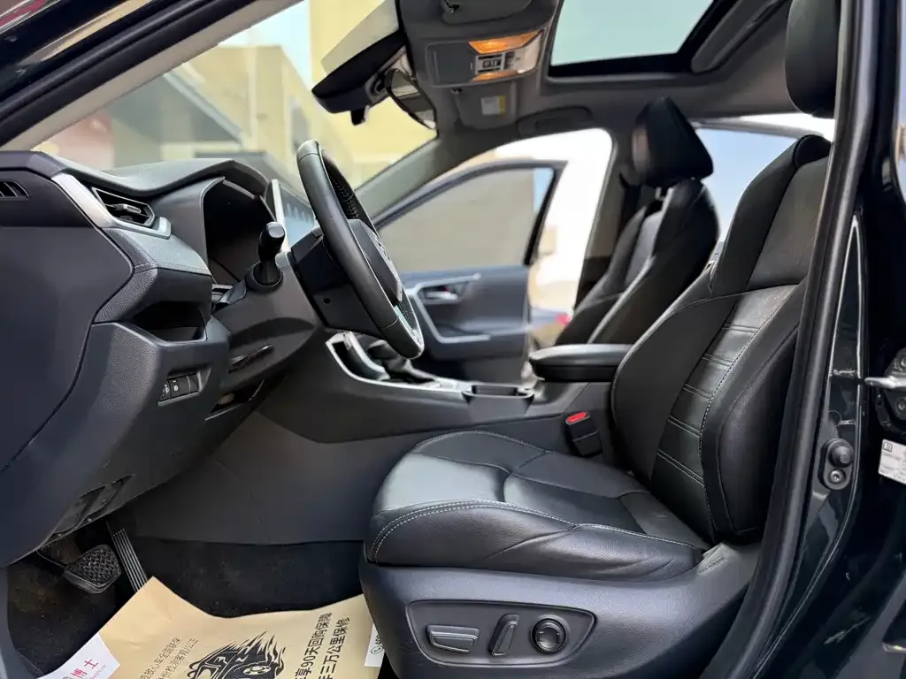 Toyota Wildlander 2021 из CN, фото 4
