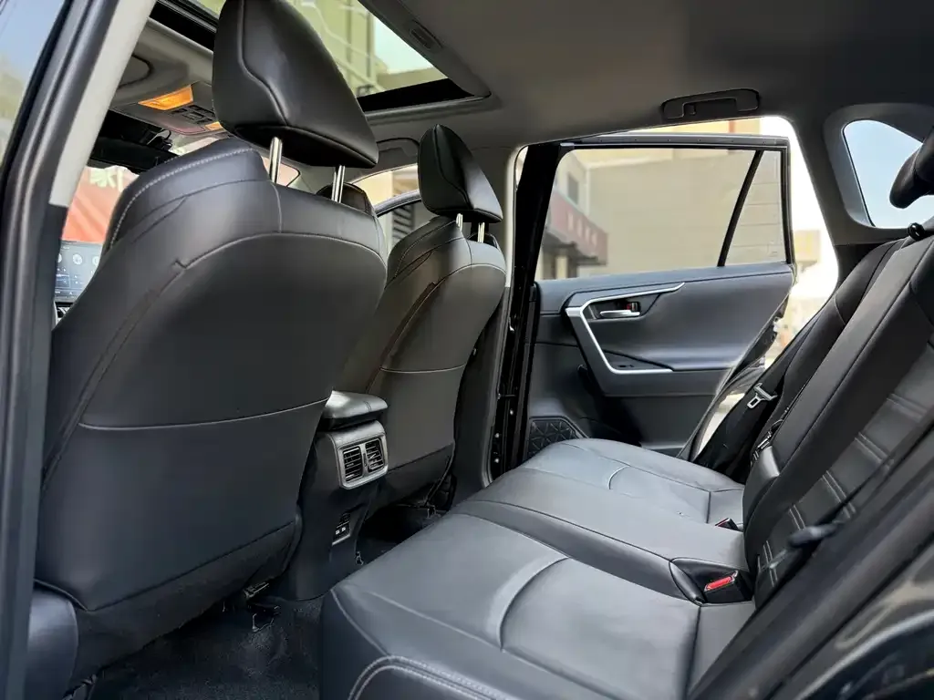 Toyota Wildlander 2021 из CN, фото 6