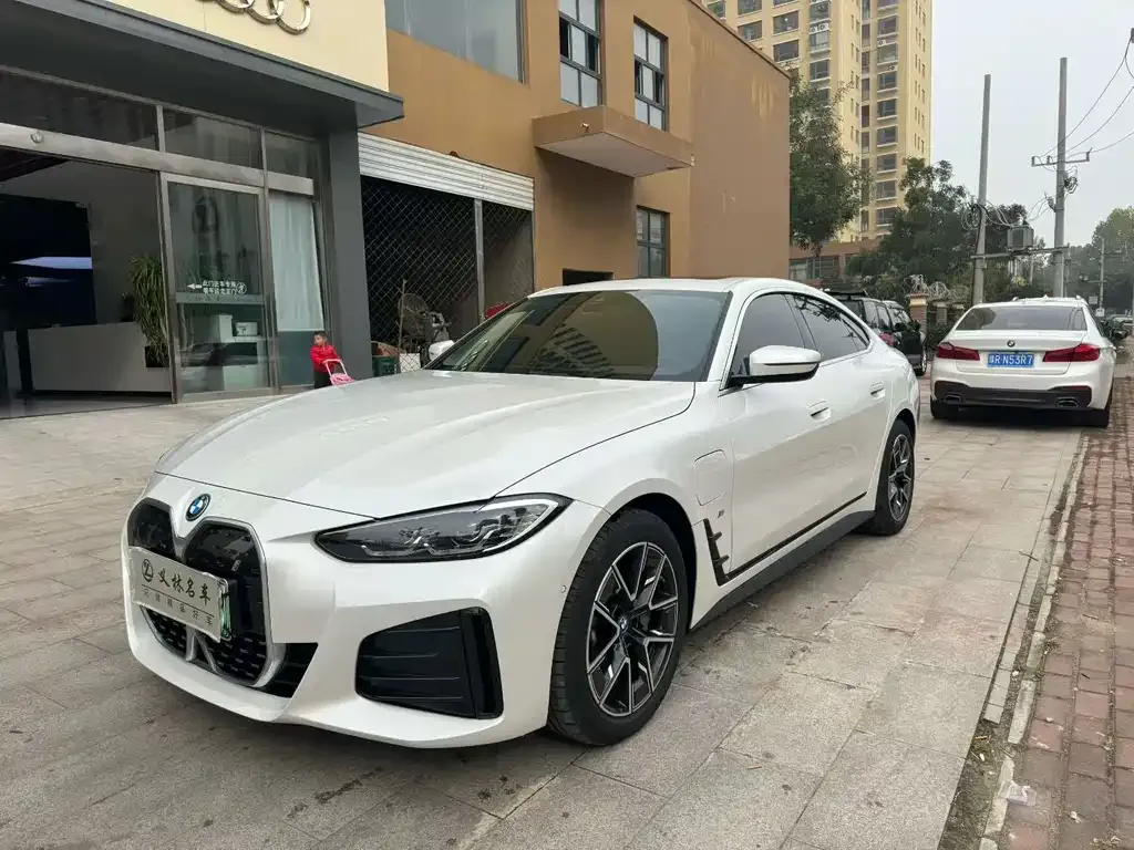BMW i4