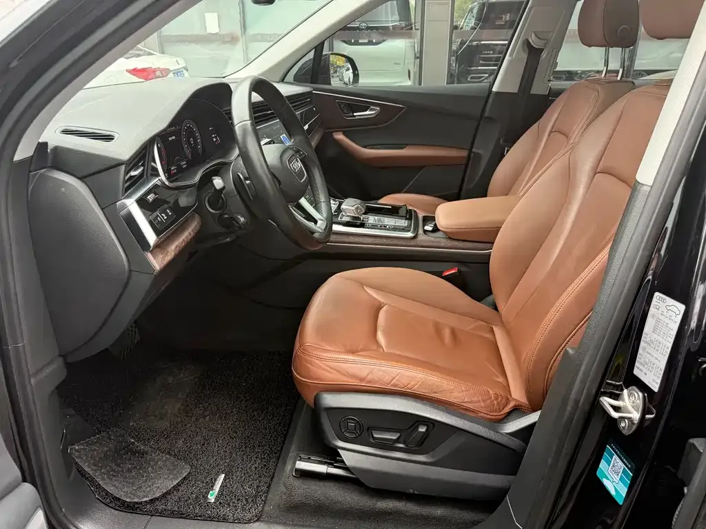 Audi Q7 2021 из CN, фото 4
