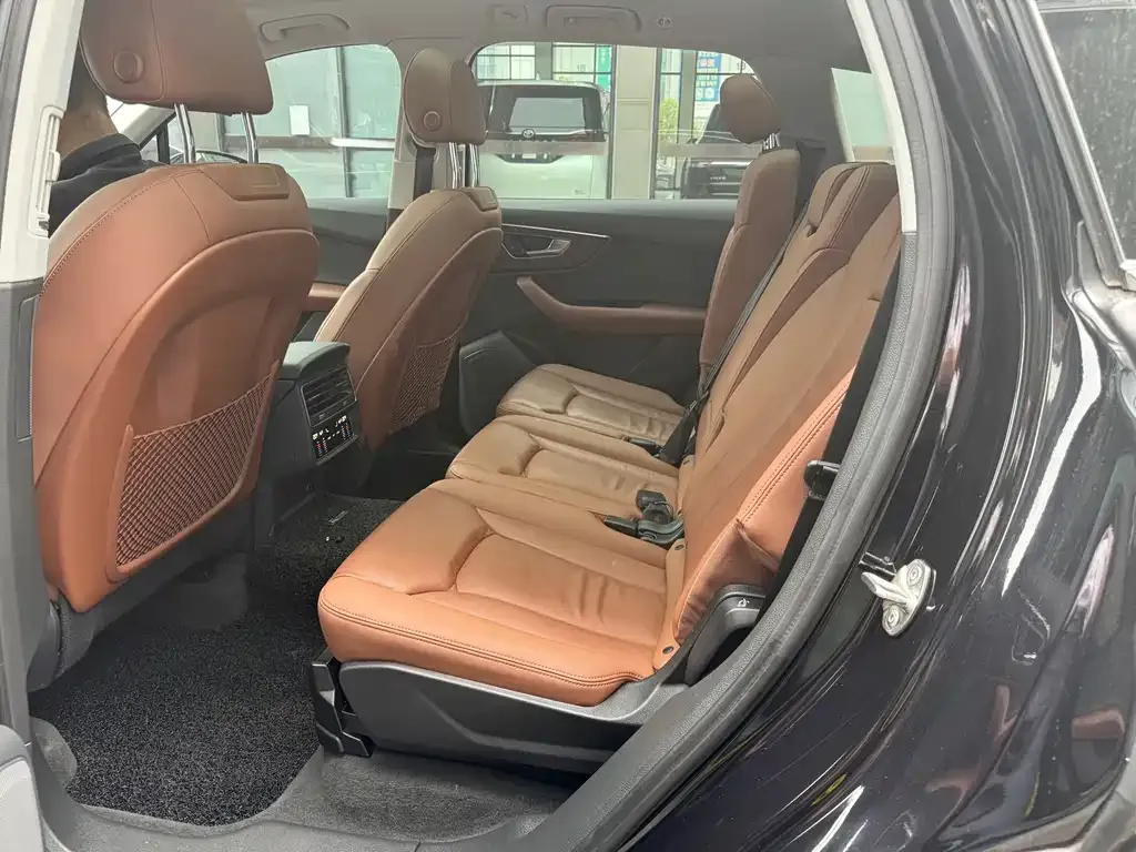 Audi Q7 2021 из CN, фото 5