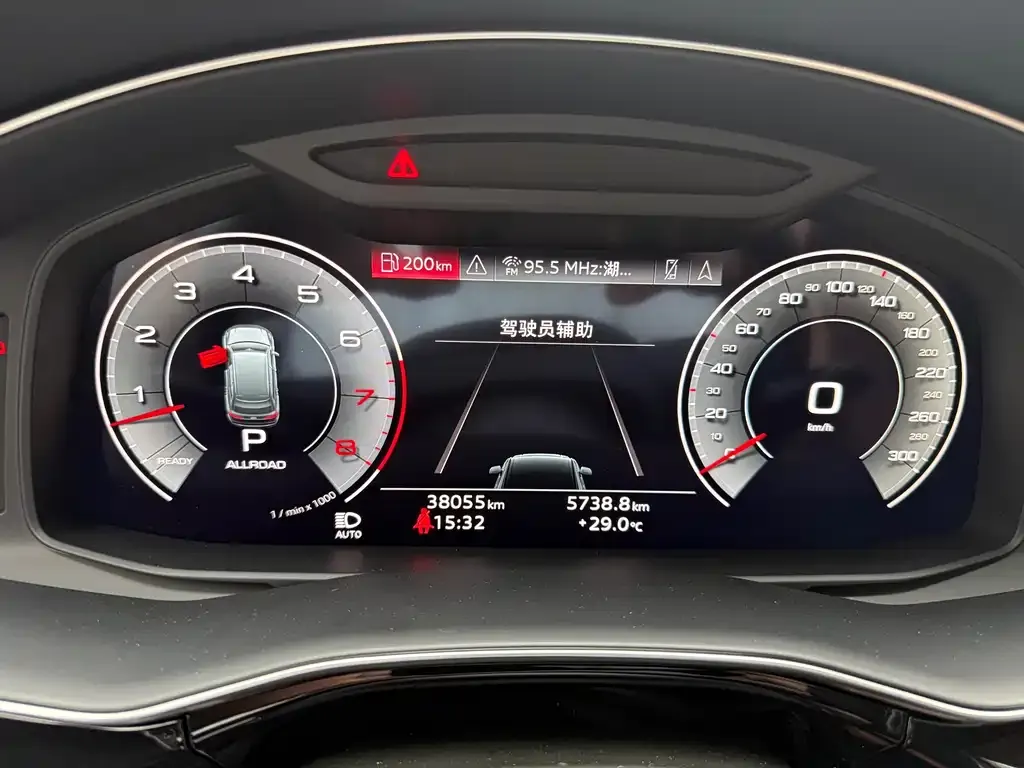 Audi Q7 2021 из CN, фото 7