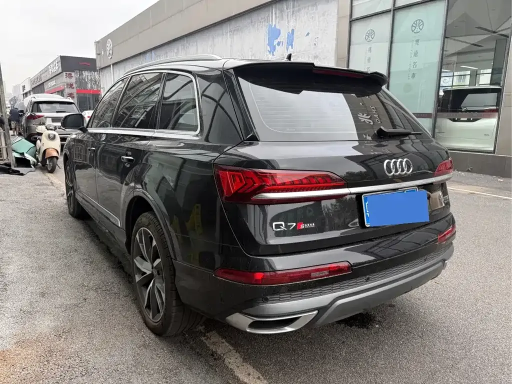 Audi Q7 2021 из CN, фото 8