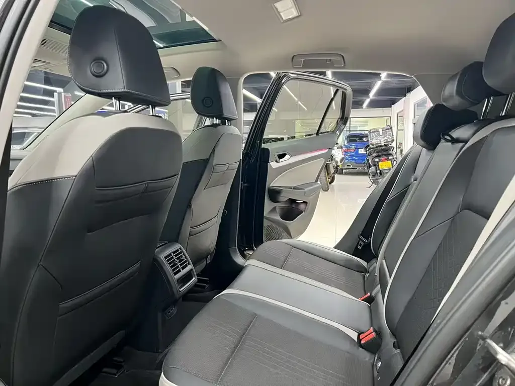 Volkswagen Golf 2021 из CN, фото 7