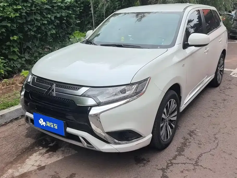 Mitsubishi Outlander 2022 из CN, фото 1