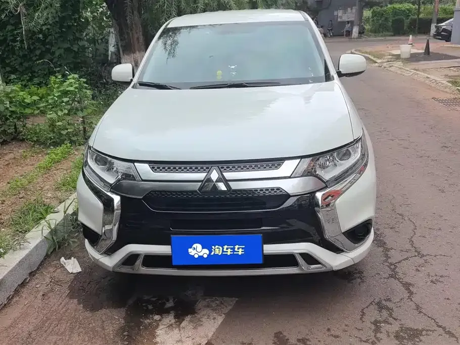 Mitsubishi Outlander 2022 из CN, фото 2
