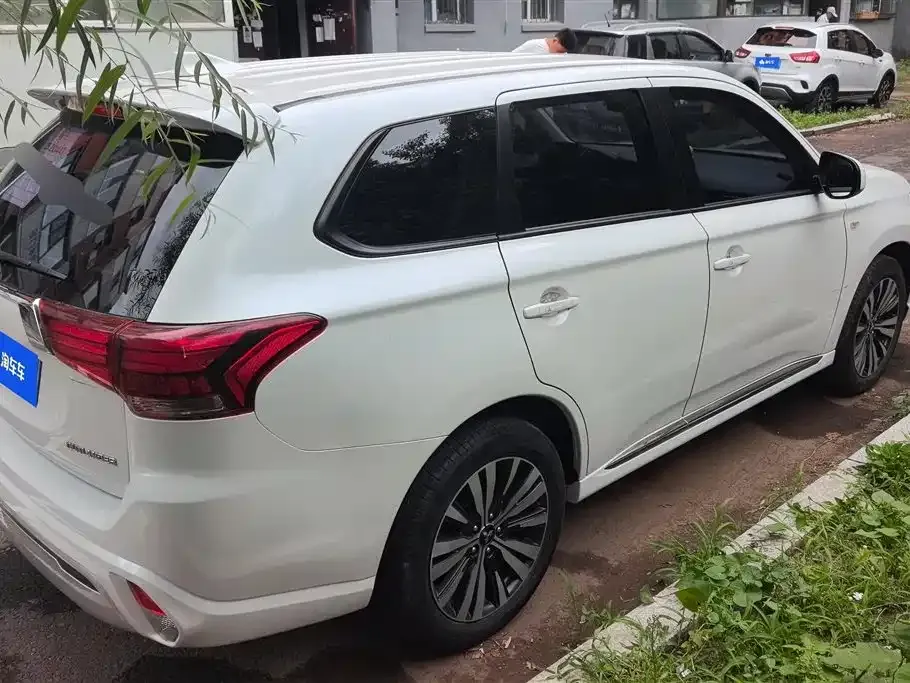 Mitsubishi Outlander 2022 из CN, фото 3