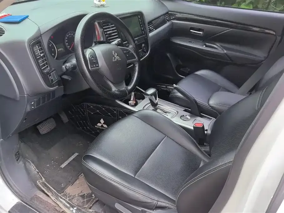 Mitsubishi Outlander 2022 из CN, фото 9