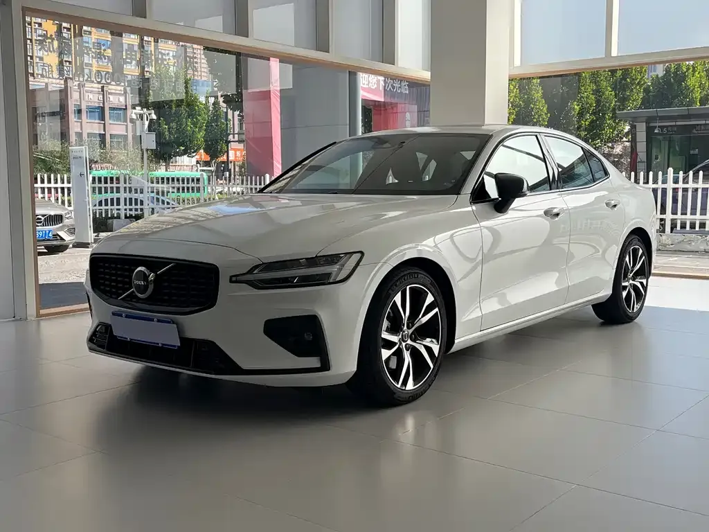 Volvo S60 2024 из CN, фото 1