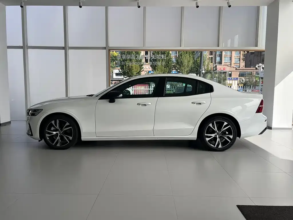 Volvo S60 2024 из CN, фото 4