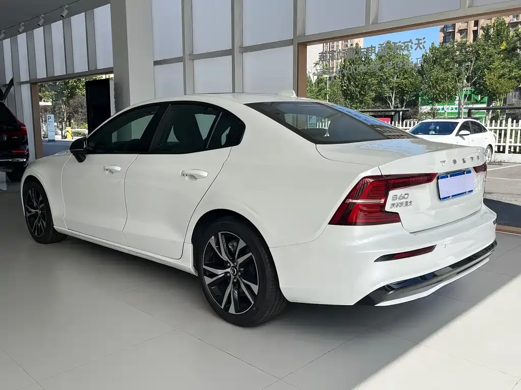 Volvo S60 2024 из CN, фото 5