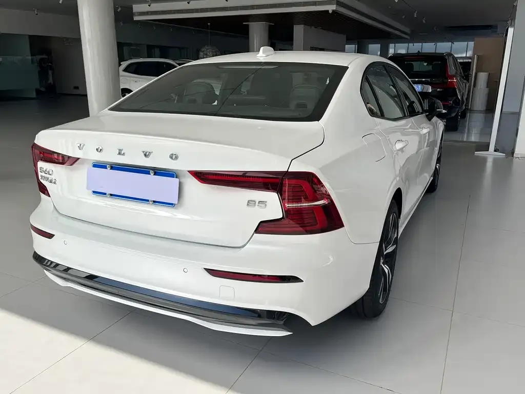 Volvo S60 2024 из CN, фото 7