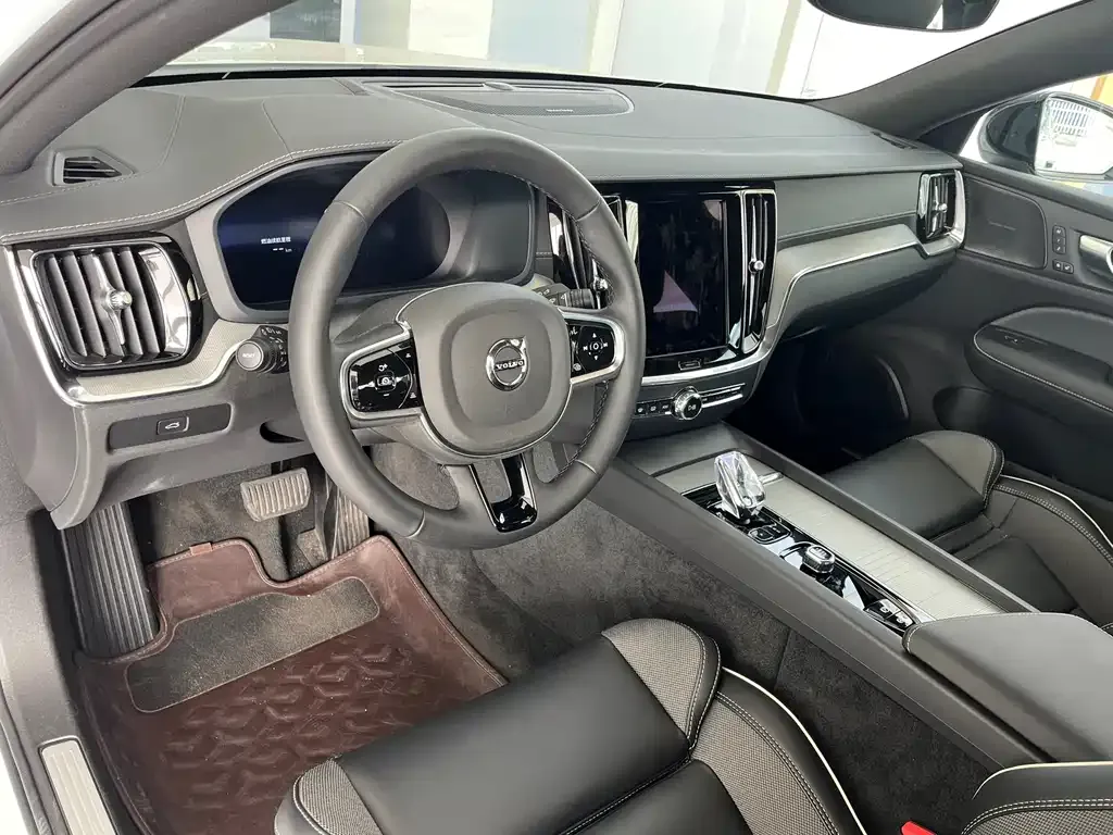 Volvo S60 2024 из CN, фото 8