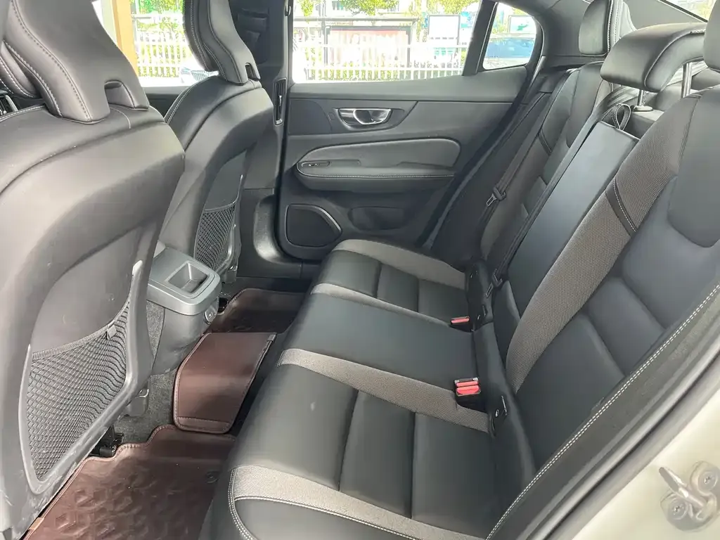 Volvo S60 2024 из CN, фото 9