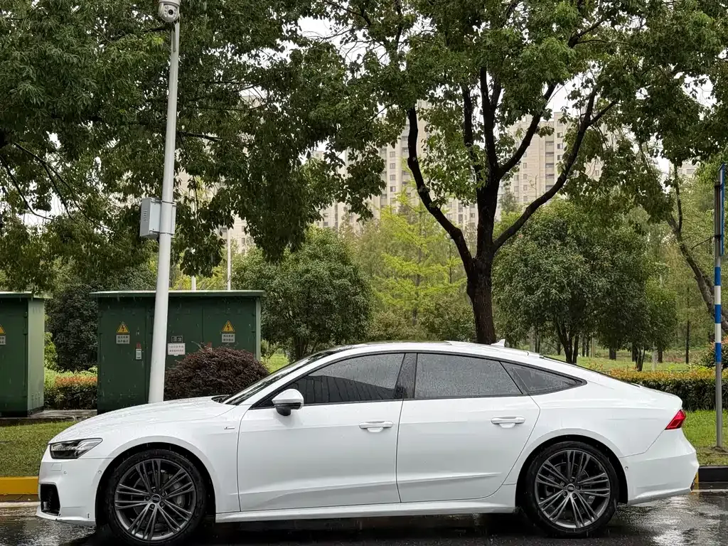 Audi A7 2022 из CN, фото 3