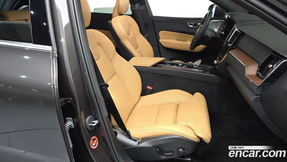 Volvo XC60 2025 из KR, фото 10