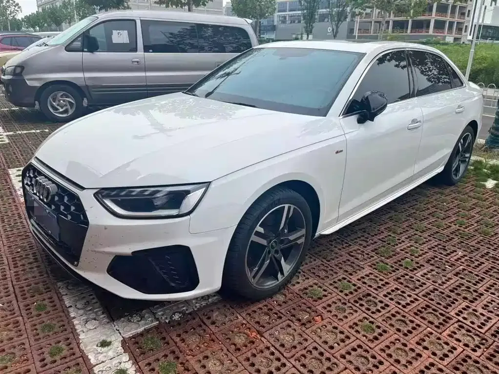 Audi A4L 2023 из CN, фото 1