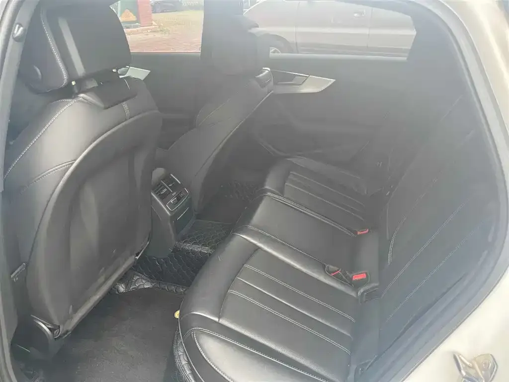Audi A4L 2023 из CN, фото 10