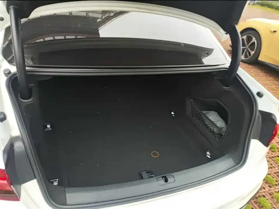 Audi A4L 2023 из CN, фото 7