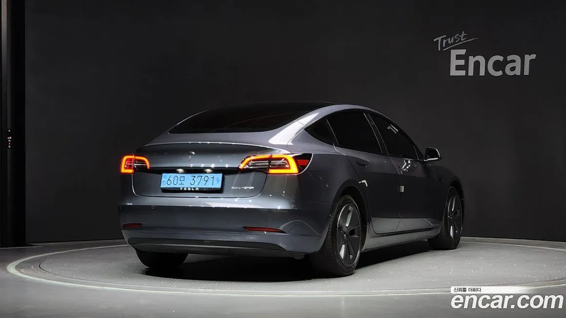 Tesla Model 3 — фото 2