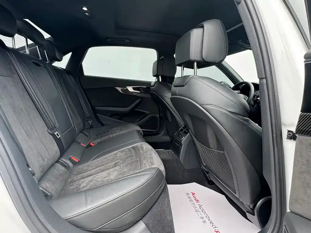 Audi A4L 2023 из CN, фото 7