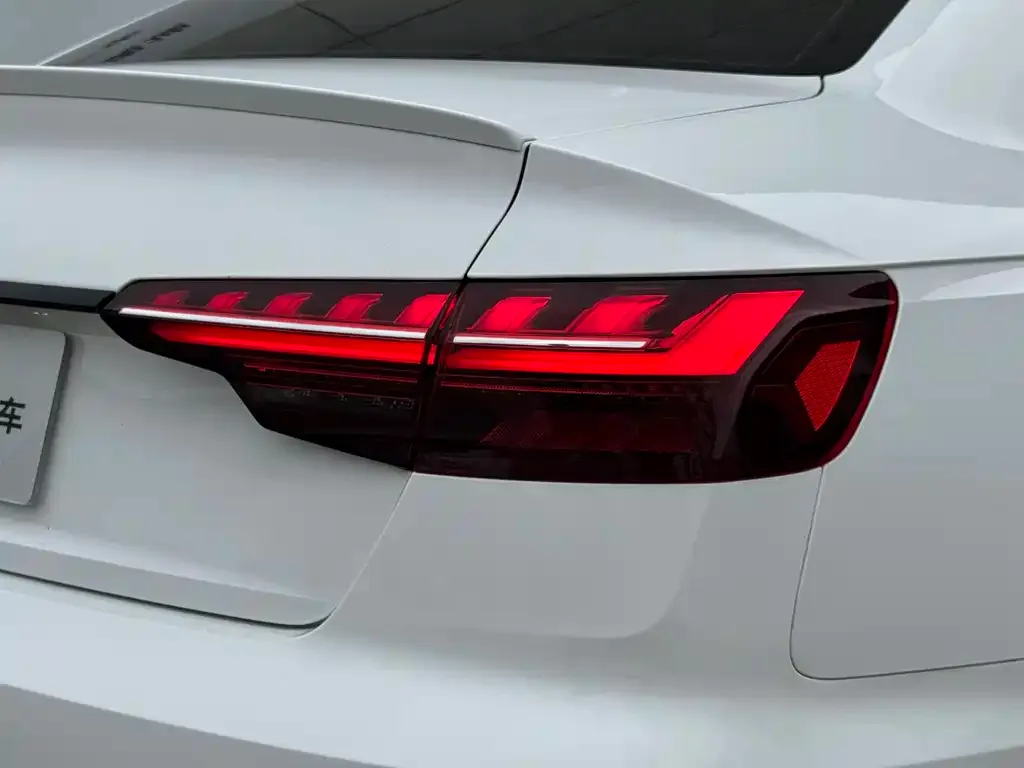 Audi A4L 2023 из CN, фото 9