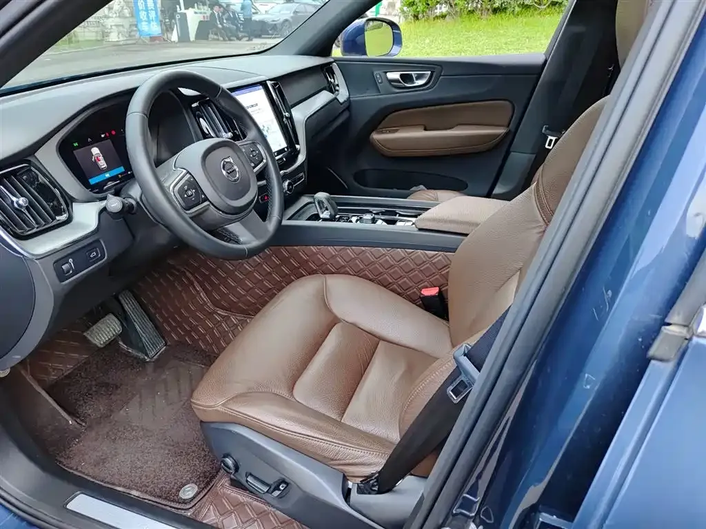 Volvo XC60 2022 из CN, фото 7