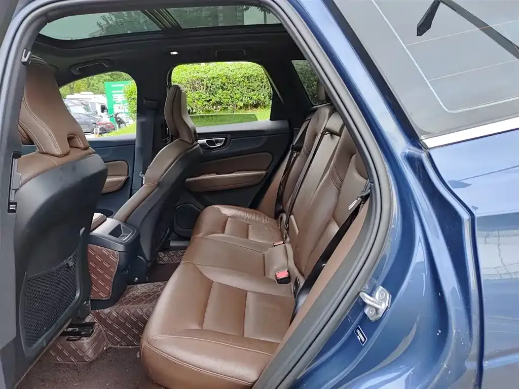Volvo XC60 2022 из CN, фото 8