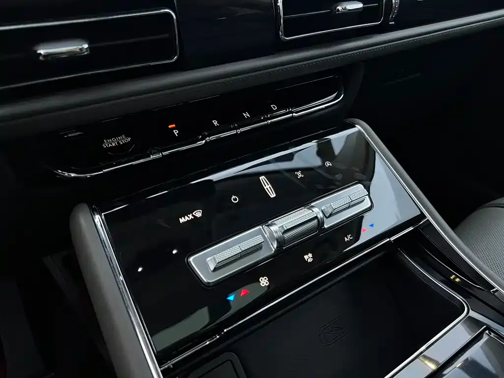 Lincoln Aviator 2024 из CN, фото 9