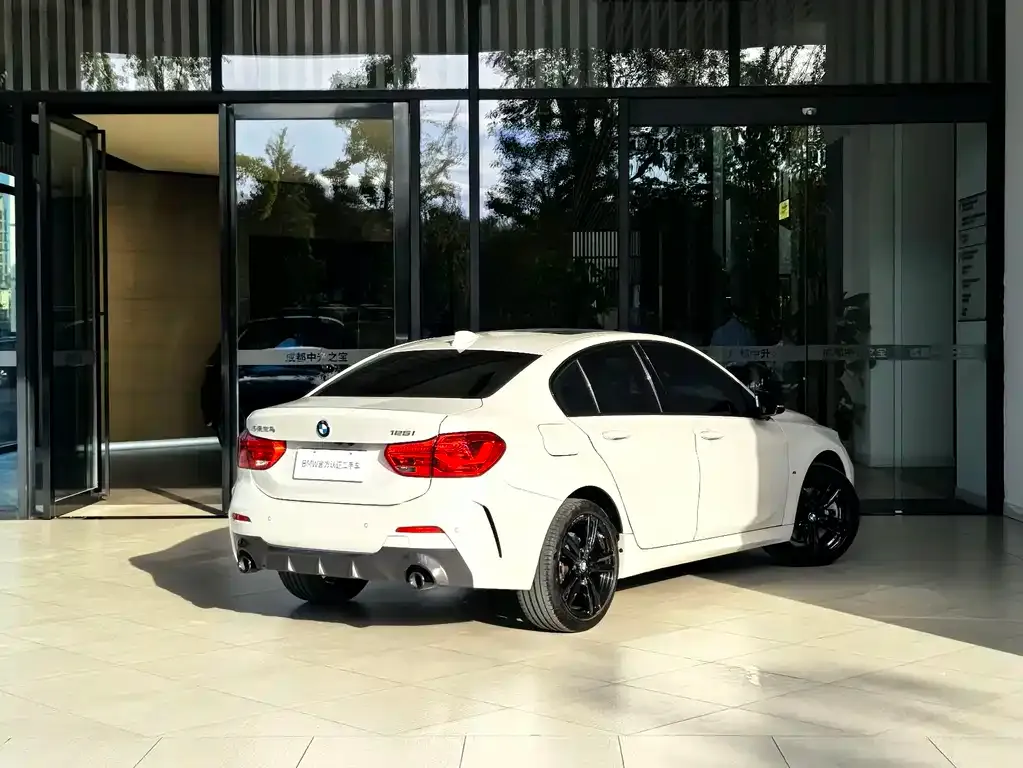 BMW 1 Series 2022 из CN, фото 3
