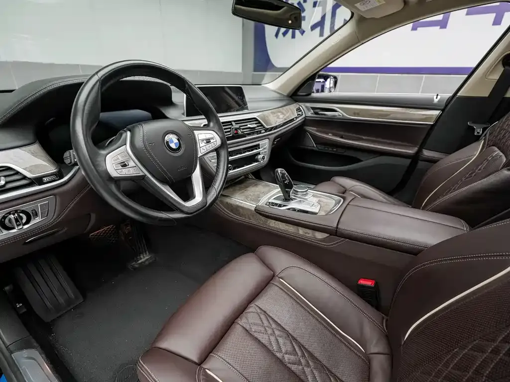 BMW 7 Series 2022 из CN, фото 10