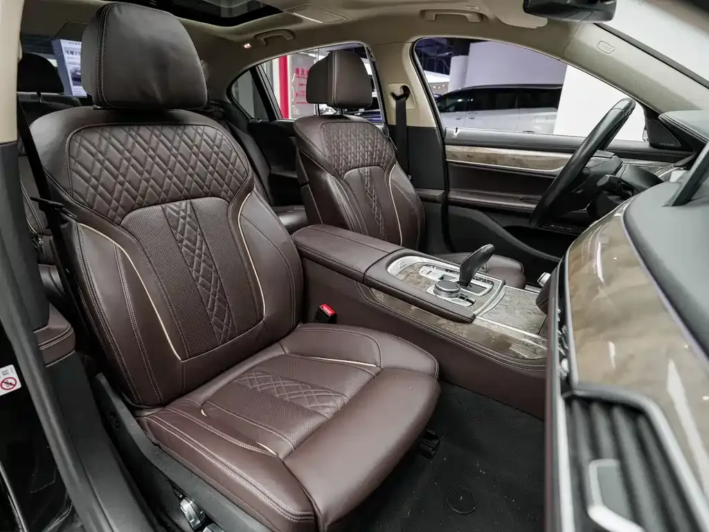 BMW 7 Series 2022 из CN, фото 9