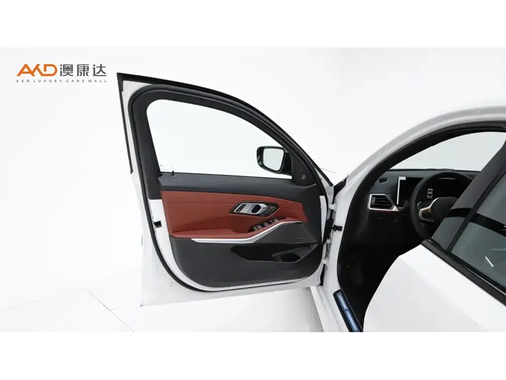 BMW 3 Series 2024 из CN, фото 10