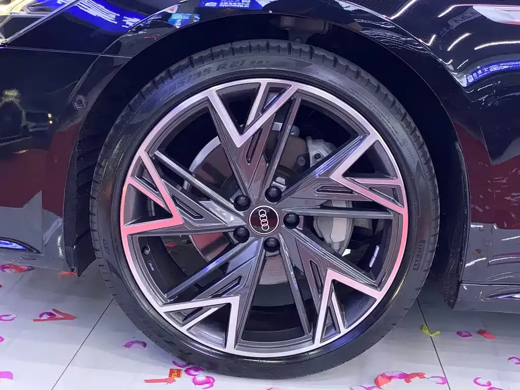 Audi A7L 2023 из CN, фото 7
