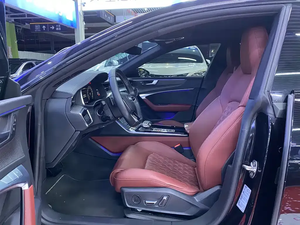 Audi A7L 2023 из CN, фото 8