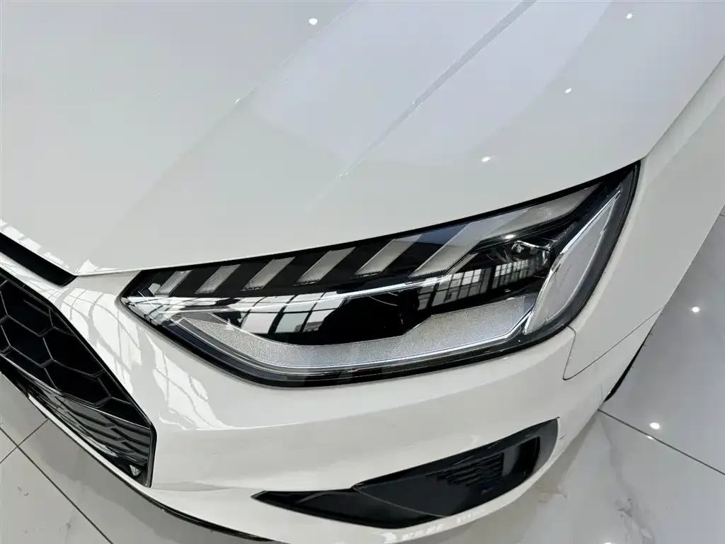 Audi A4L 2023 из CN, фото 10