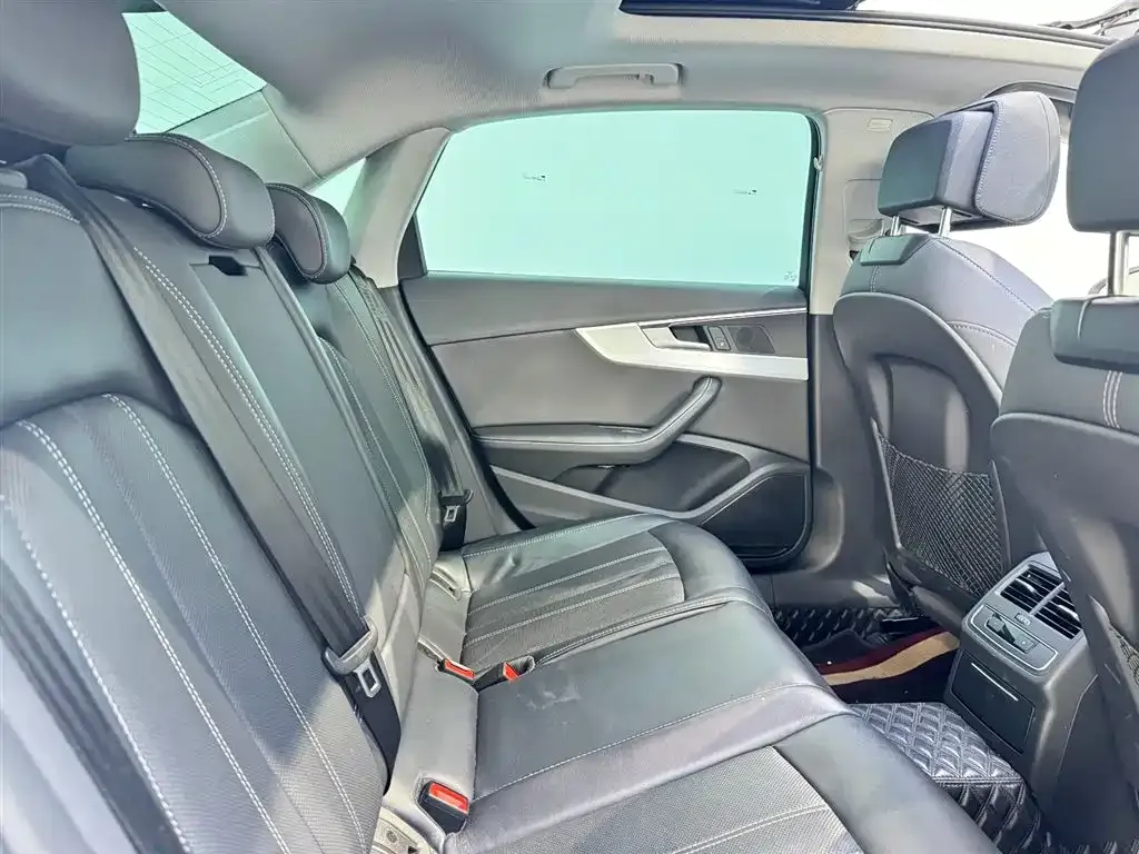 Audi A4L 2023 из CN, фото 8