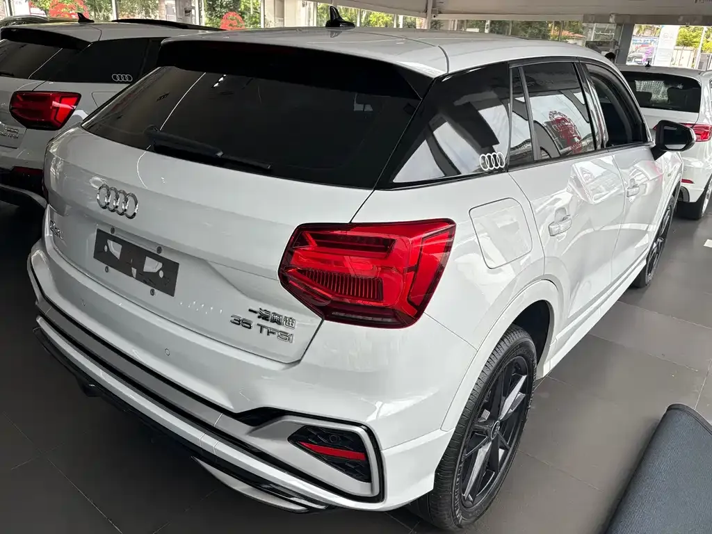 Audi Q2L 2023 из CN, фото 3