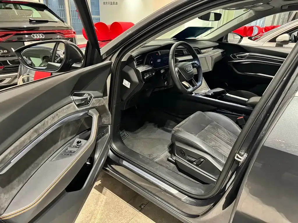 Audi e-tron 2022 из CN, фото 3