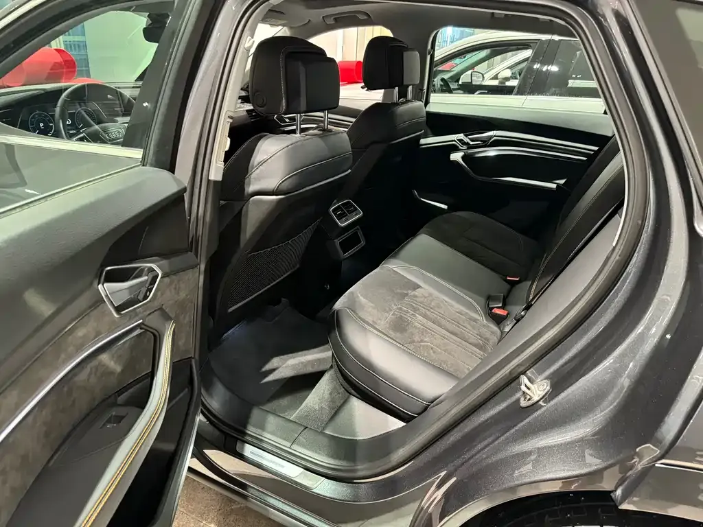 Audi e-tron 2022 из CN, фото 5