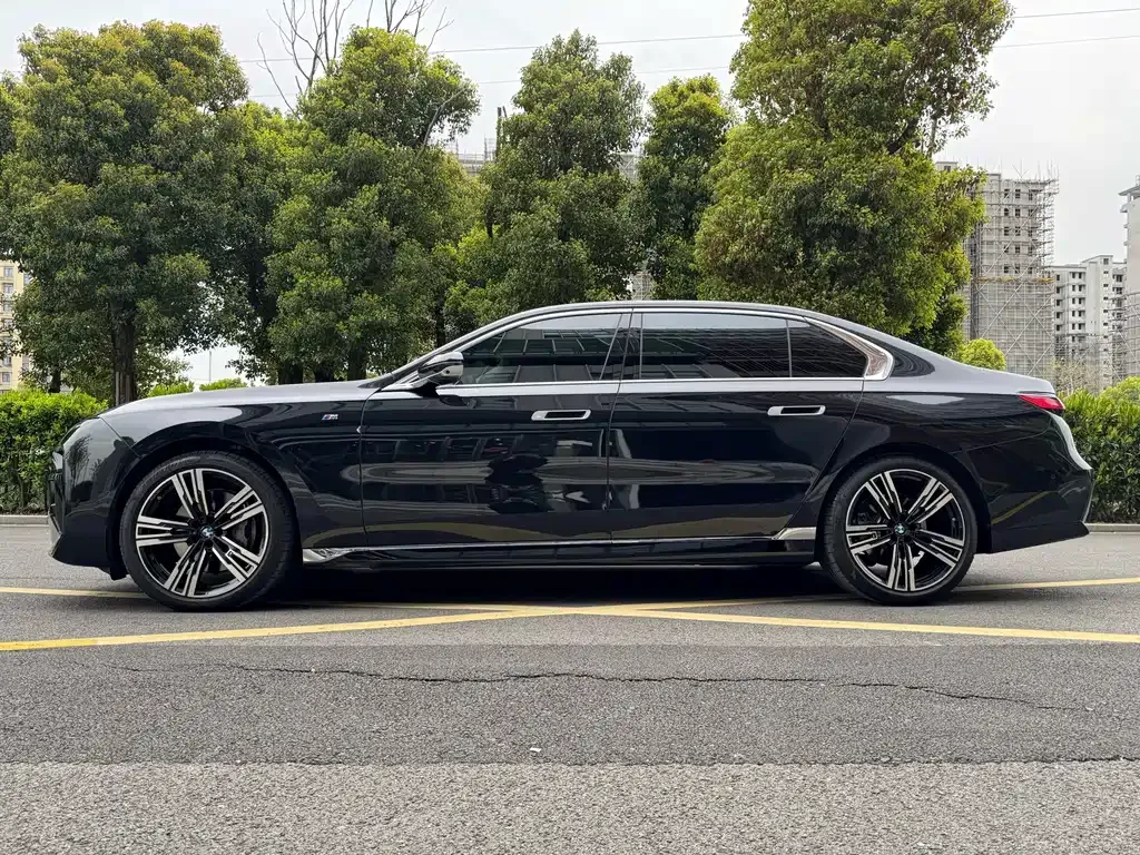 BMW 7 Series 2024 из CN, фото 10