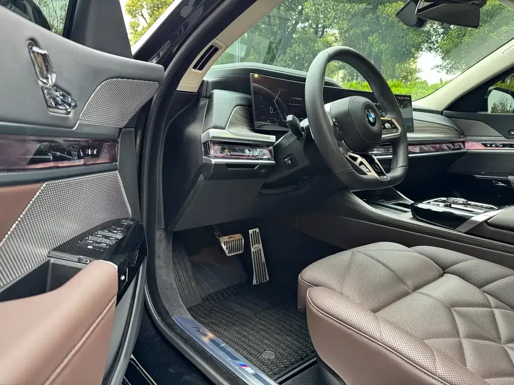BMW 7 Series 2024 из CN, фото 4