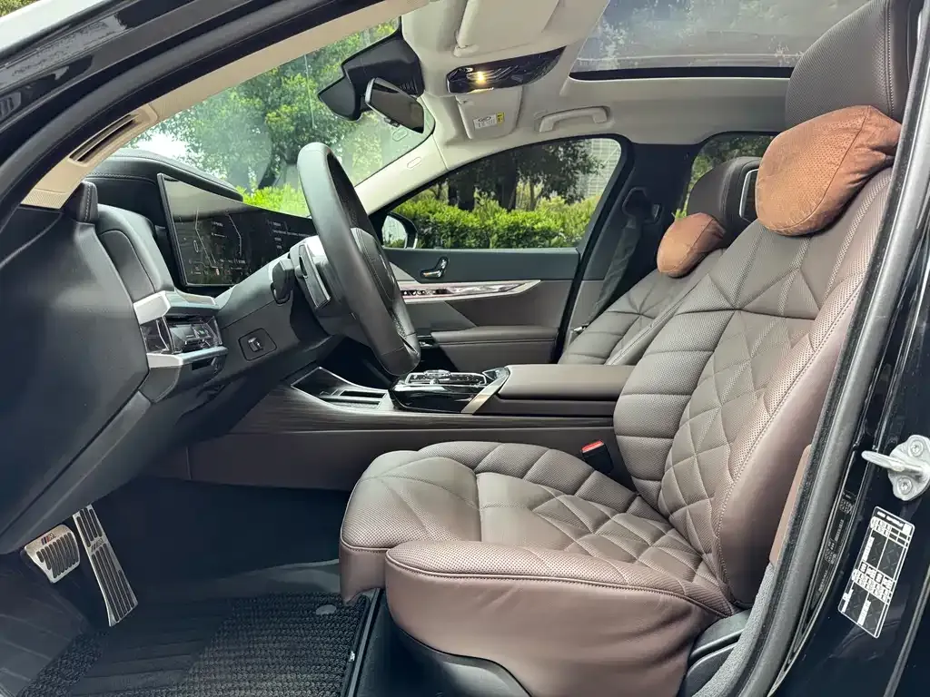 BMW 7 Series 2024 из CN, фото 5