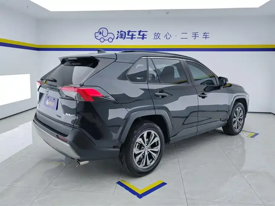 Toyota RAV4 2023 из CN, фото 3