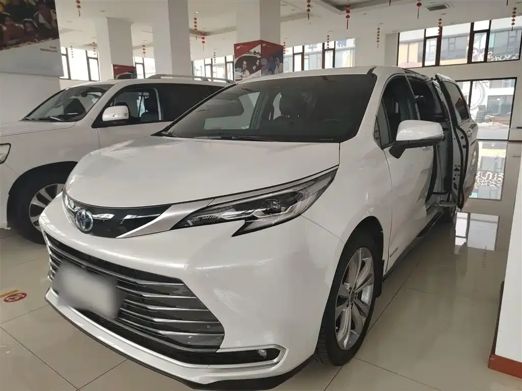 Toyota Sienna 2023 из CN, фото 2